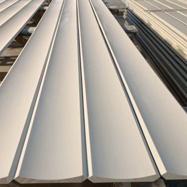 Decorative White Gesso Coated Wooden Crown Mouldings For Ceiling