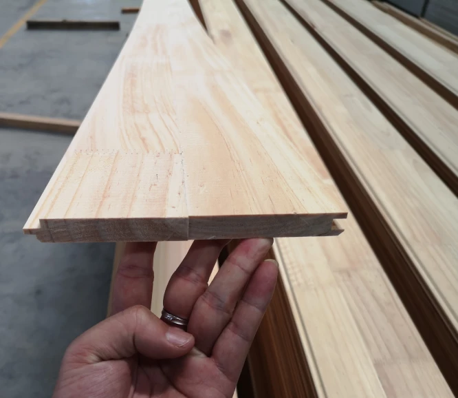 טרום-פריים FJ Pine Wood T&G Shiplap
